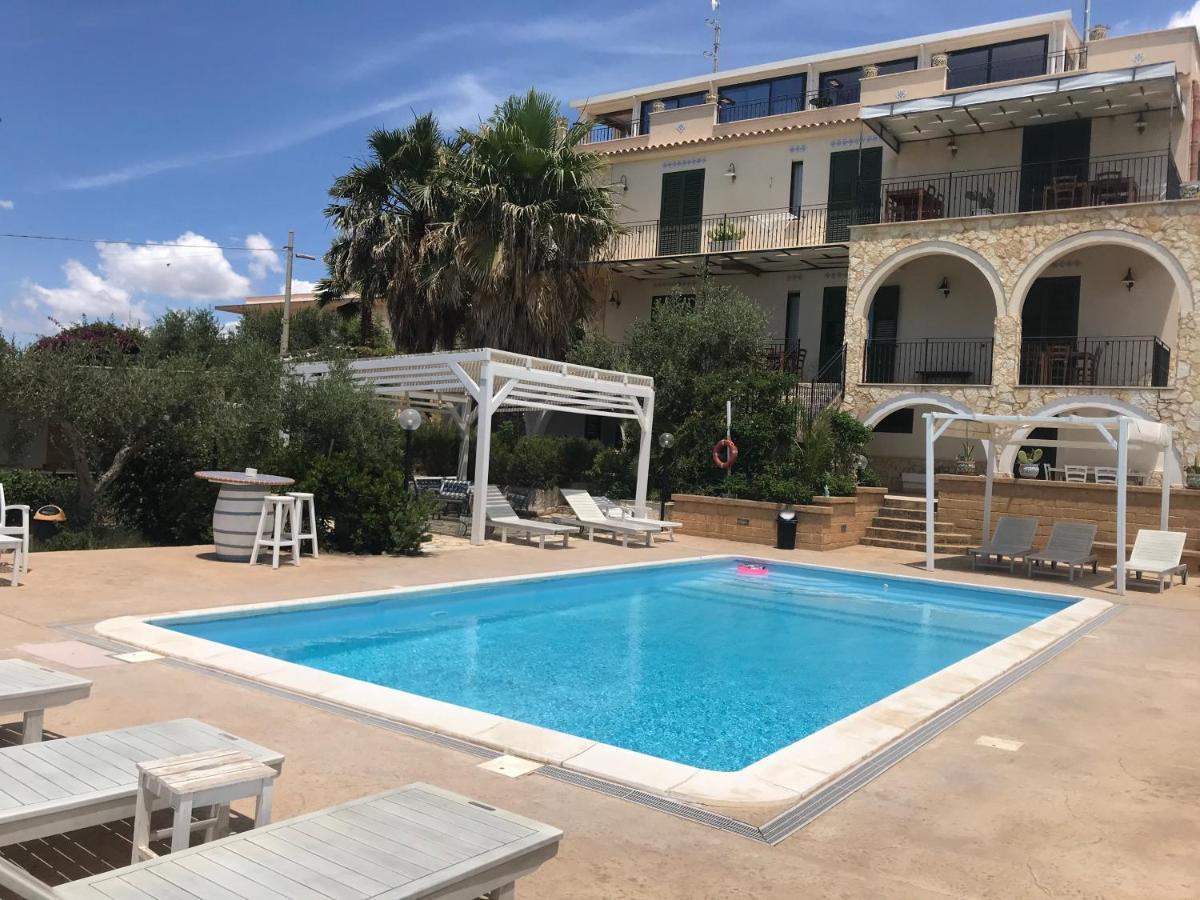 Villa Ceni: Seaside Apartments with Pool and Garden Marinella di Selinunte Exterior photo