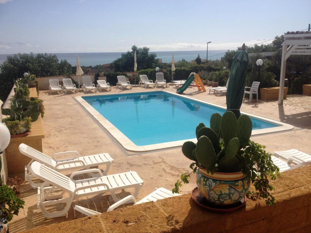 Villa Ceni: Seaside Apartments with Pool and Garden Marinella di Selinunte Exterior photo
