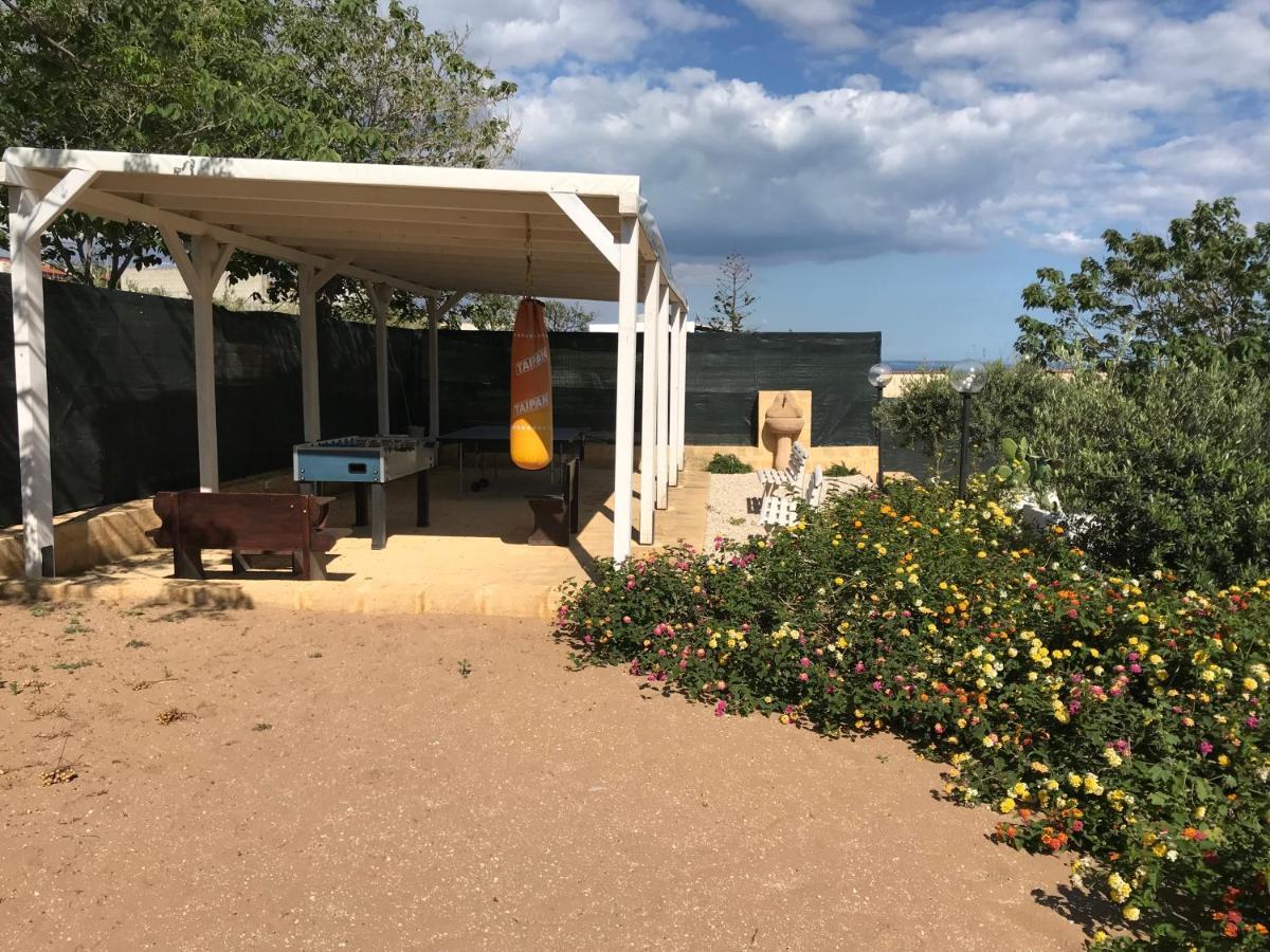 Villa Ceni: Seaside Apartments with Pool and Garden Marinella di Selinunte Exterior photo