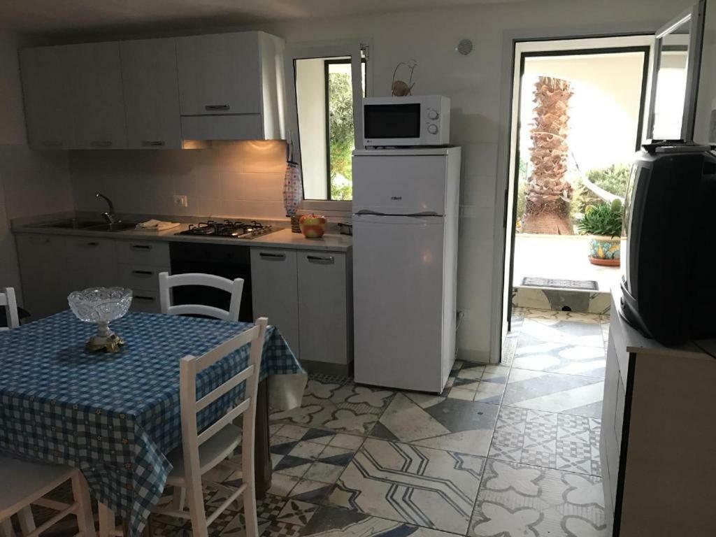 Villa Ceni: Seaside Apartments with Pool and Garden Marinella di Selinunte Exterior photo