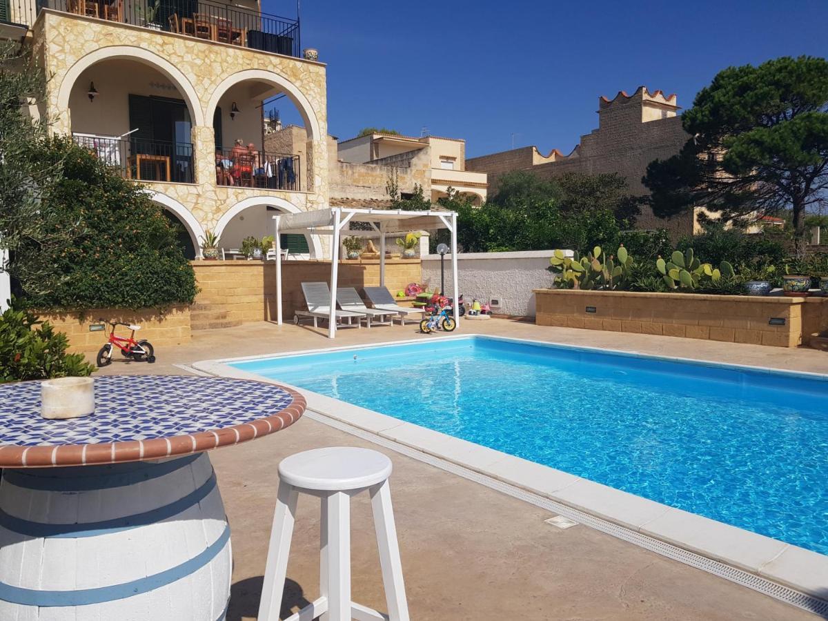 Villa Ceni: Seaside Apartments with Pool and Garden Marinella di Selinunte Exterior photo