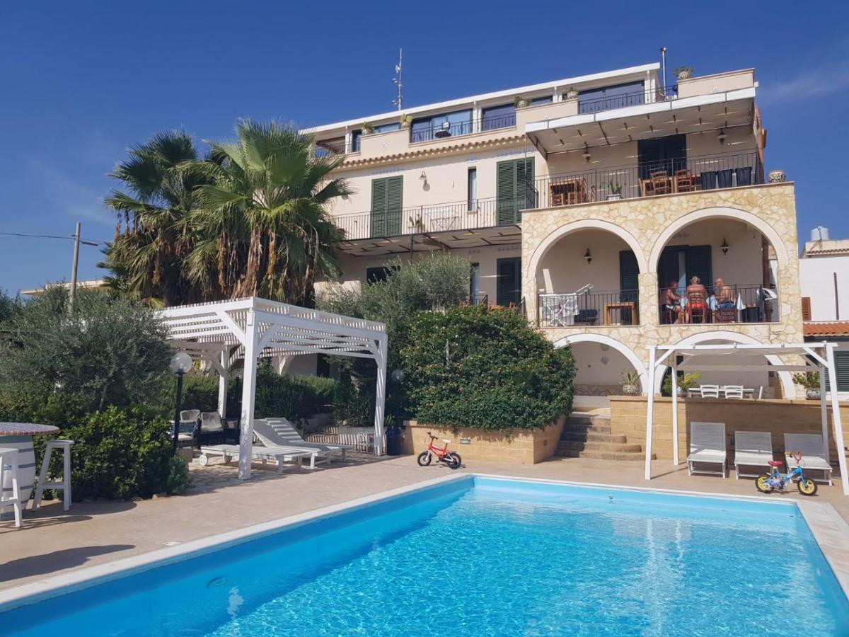 Villa Ceni: Seaside Apartments with Pool and Garden Marinella di Selinunte Exterior photo